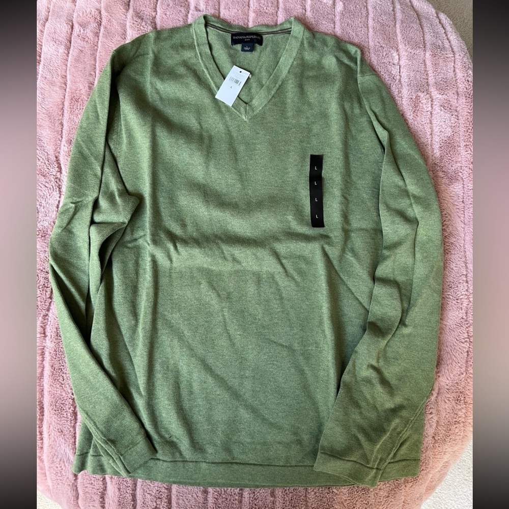 Green banana republic crew neck